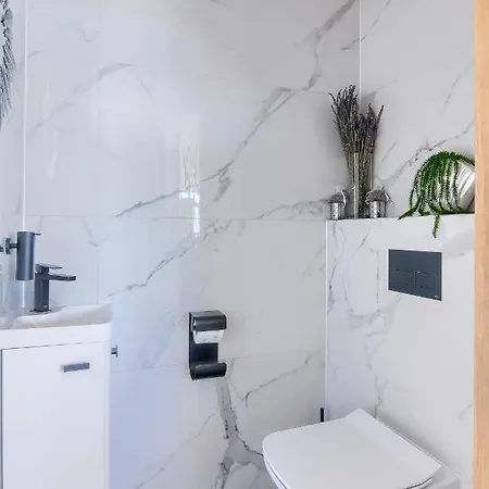 דירה Szafirowy Z Bezposrednim Widokiem Na Morze- Nadmorski Luksus אוסטרוני מורסקי